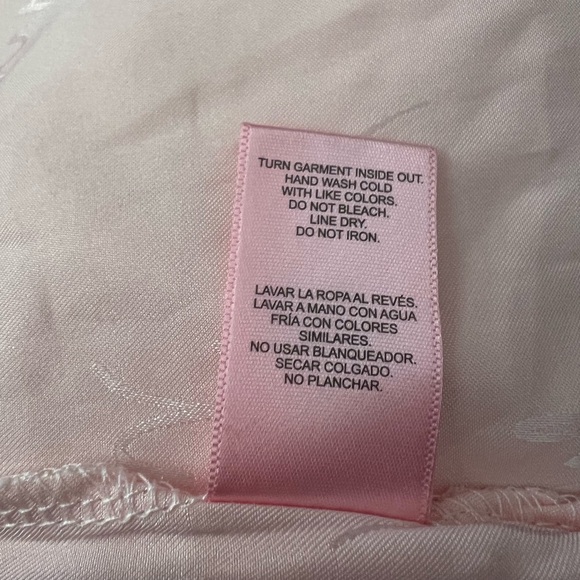 JUICY COUTURE - Silky satin long button down pajama shirt / robe in light pink - Picture 8 of 8